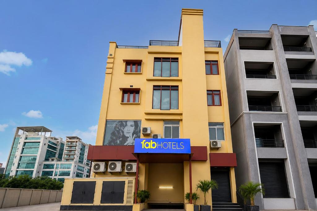 Hyderabad Hotel | FabHotel Prestige Lake Ridge