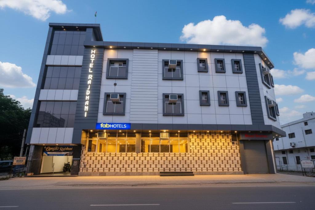 Kanpur Hotel | FabHotel Rajdhani
