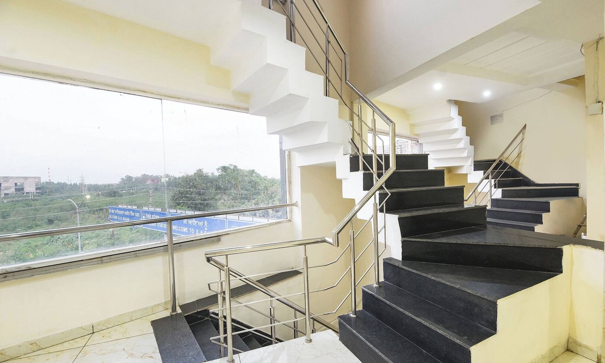 Mohali Hotel | Fabhotel Red Ark Inn