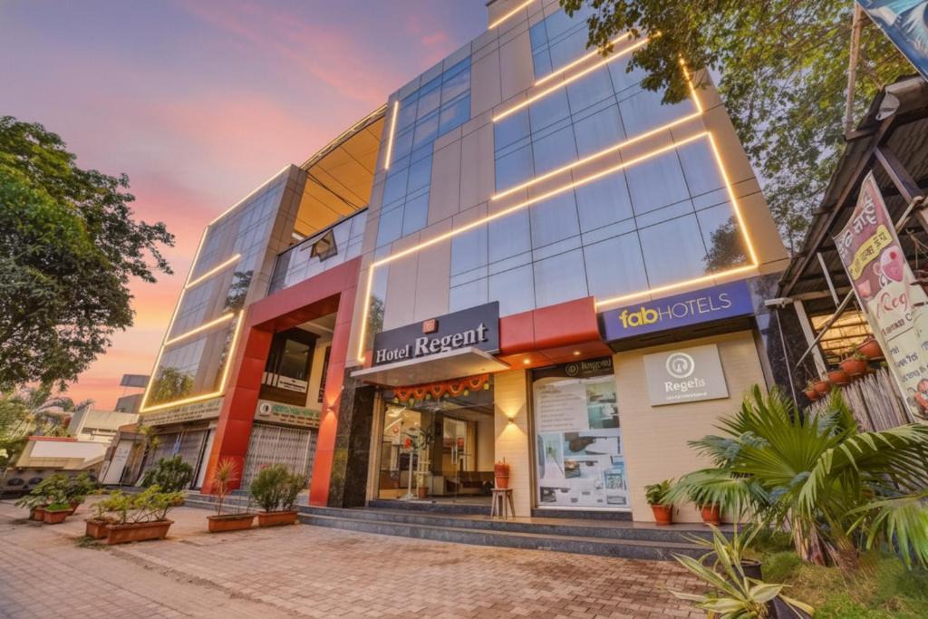 Pimpri - Chinchwad Hotel | FabHotel Regent Inn - Nr SkyWalk Bridge