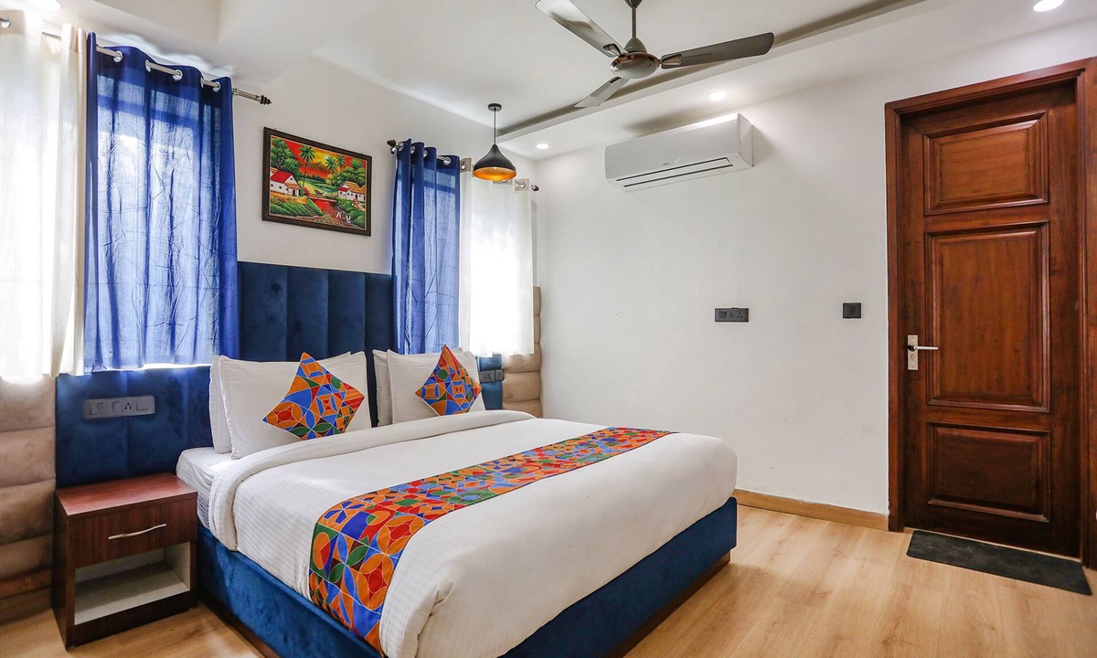 Kalkaji Hotel | FabHotel RS Golden