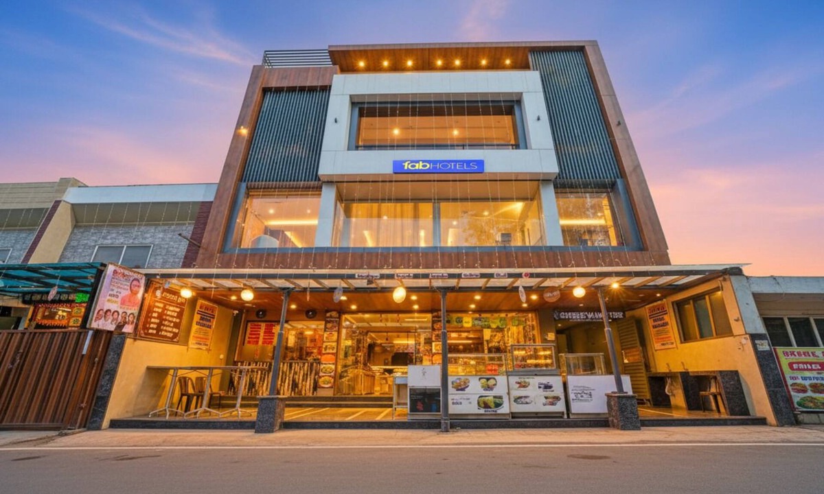 Kolar Road Hotel | Fabhotel Shri Shreeyam Stay
