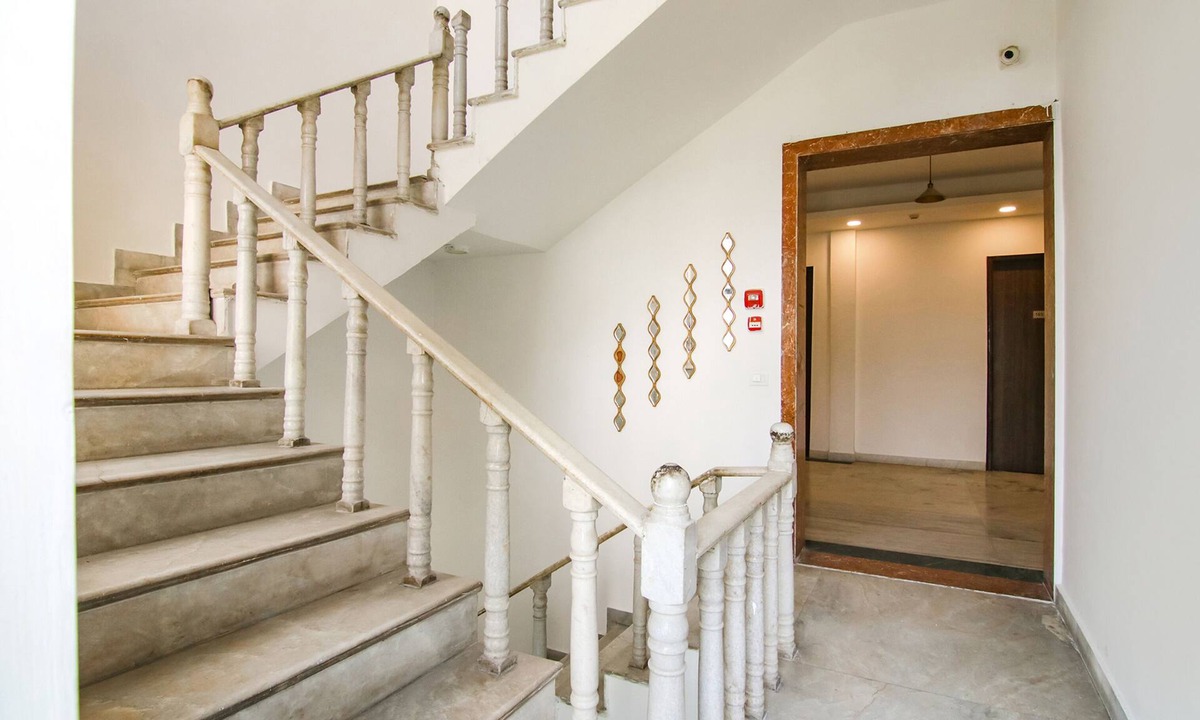 New Delhi Hotel | FabHotel Signature Luxe Inn - Chhattarpur