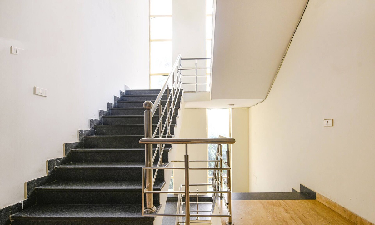 Sector 15 Hotel | Fabhotel Silver Tree