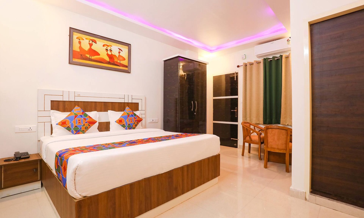 Sudhowala Hotel | Fabhotel The 3 Idiots