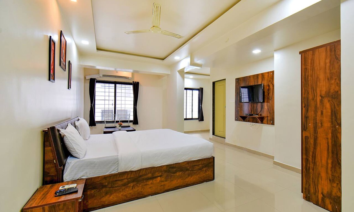Nanded Hotel | FabHotel White House