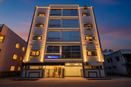 Kharadi Hotel | FabHotel White House Inn