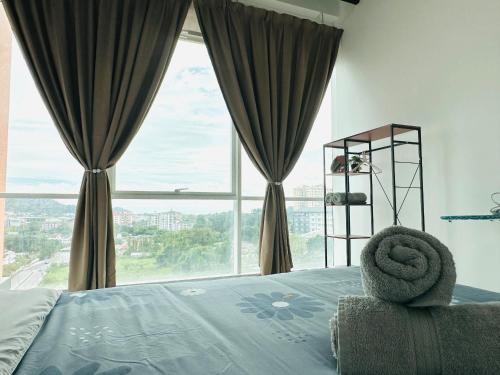 Kampung Sepuluh Apartment | Fabulous Airport 2BR Suite# Straits Intl# Msg Chair