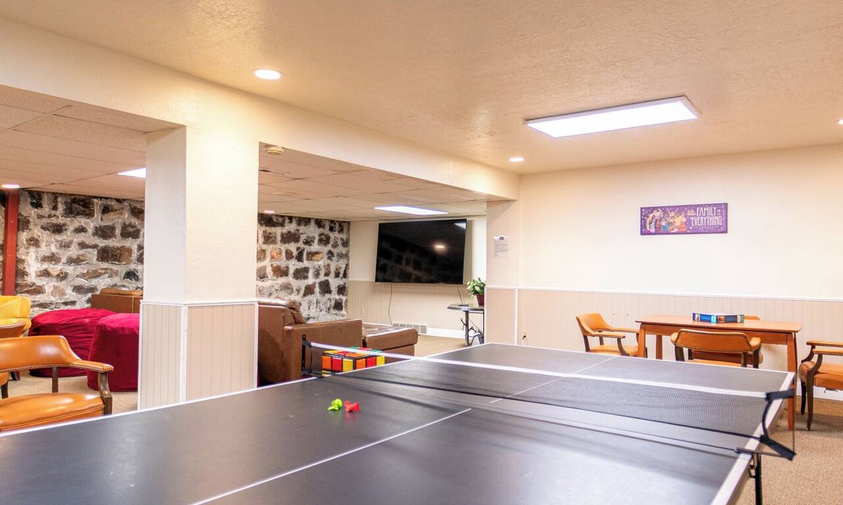 Loa House | Fantastic location for large groups or family reunion stays!