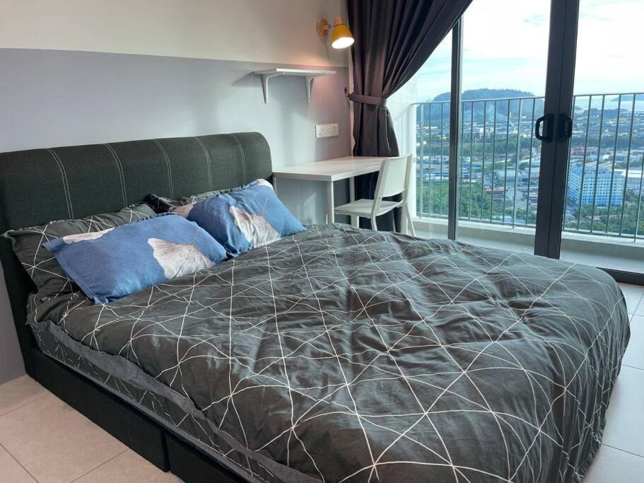 Kampung Masjid Timah Apartment | Fantastic View, Cozy and Lovely 3BR Condo at Meritus Residensi