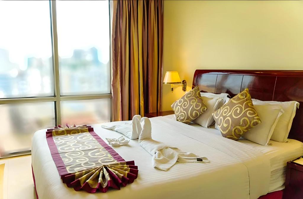Dhaka Hotel | FARS Hotel & Resorts - BAR-Buffet-Pool-SPA