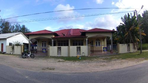 Kampung Sura Masjid House | FBS Guesthouse Dungun