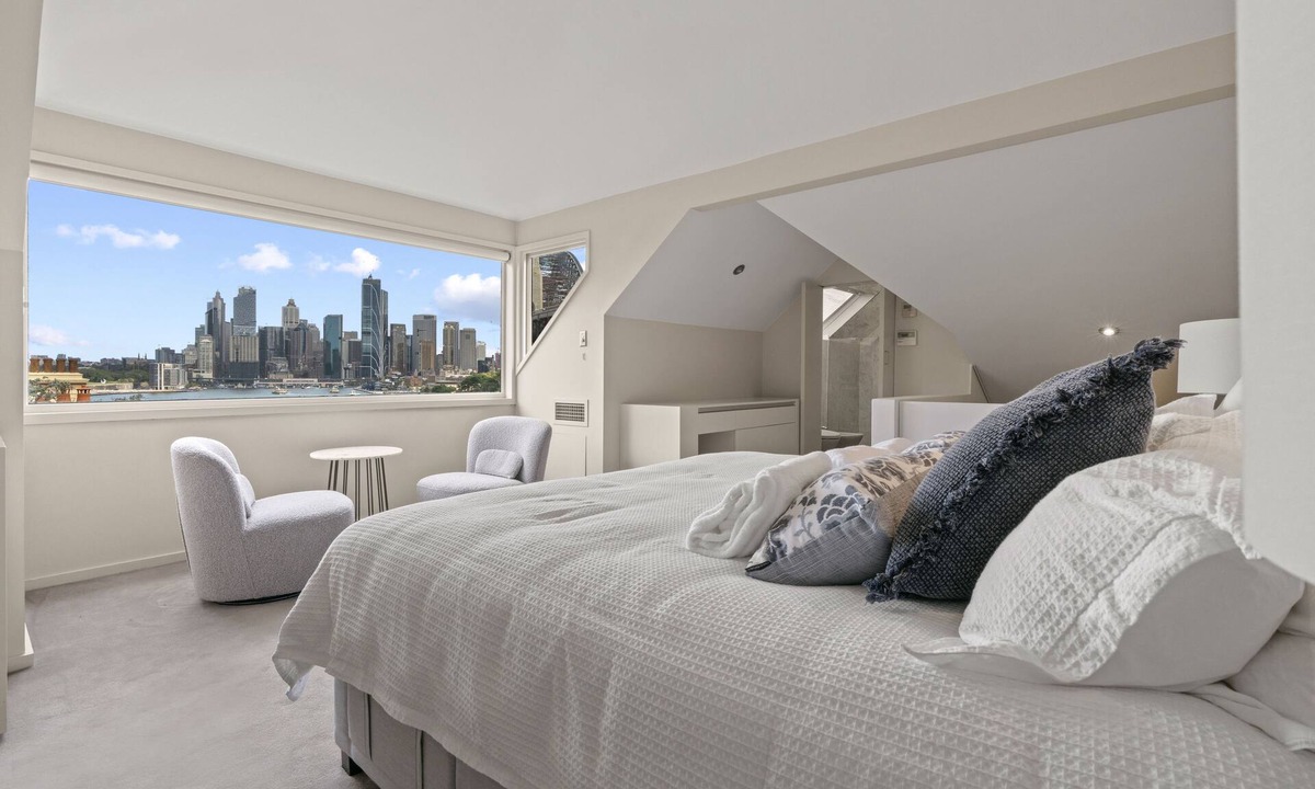 Kirribilli House | Firework View Location! Classic 4-Level Terrace Style Living in Kirribilli