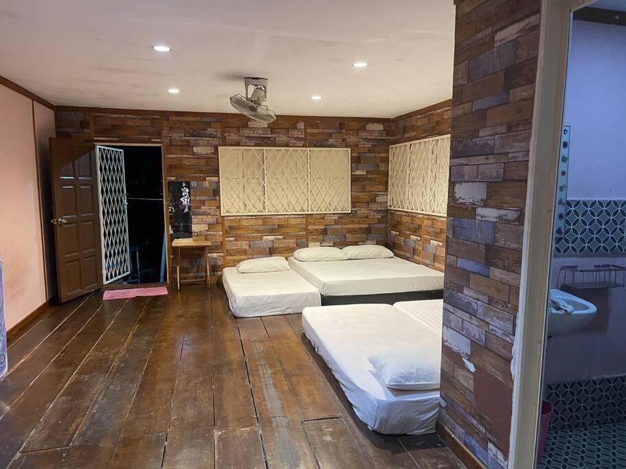 Mukim 12 Bayan Lepas Boat Rental | Fisherman's Hut Homestay