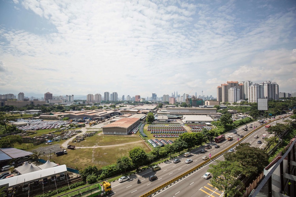 Kampung Pasir Segambut Hotel | Flexus Signature by Luxury Suites Asia