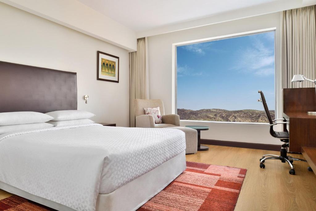 Tonk Road Hotel | Four Points by Sheraton Jaipur, City Square