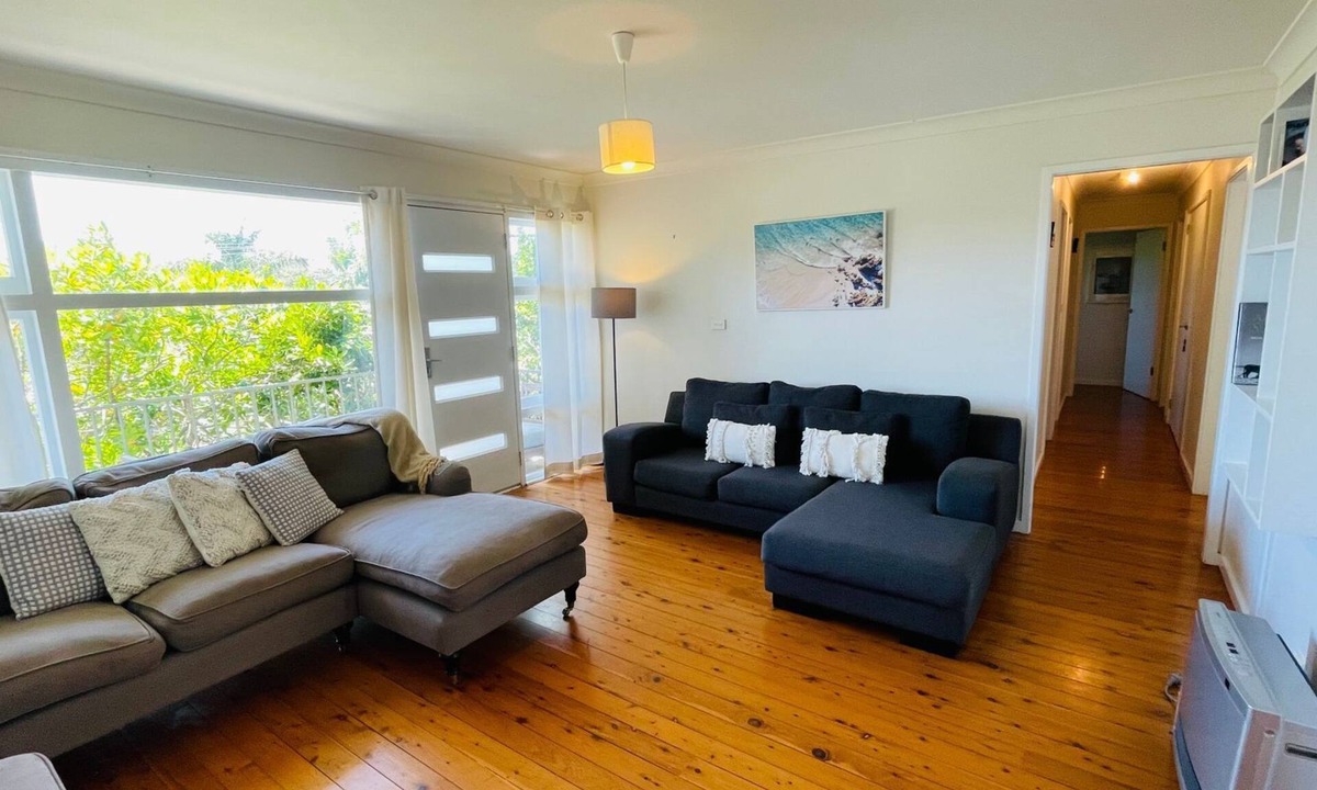 Mollymook House | FREE NIGHT. Pay for 2 stay for 3