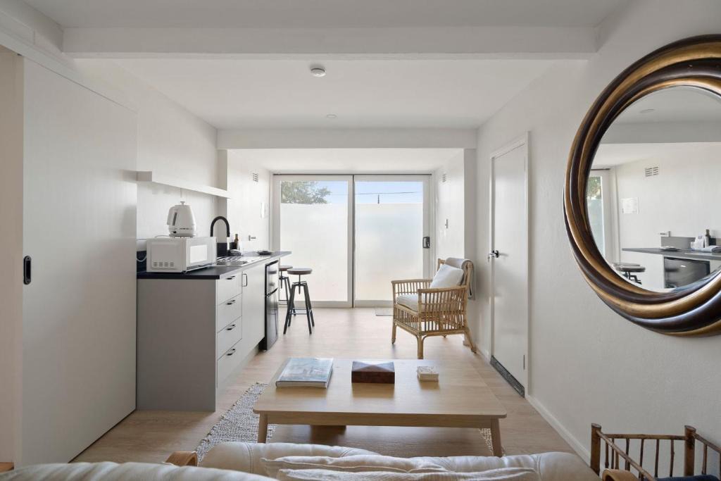 Freshwater Apartment | Freshwater Coastal Nook Walk to Beach & Cafes