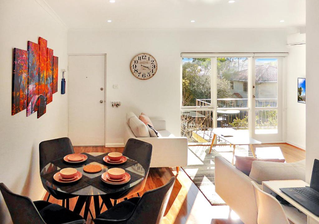 Glen Iris Apartment | Glen Iris, Quiet Boutique 2 bedroom Netflix, WIFI, Parking, Free Wine