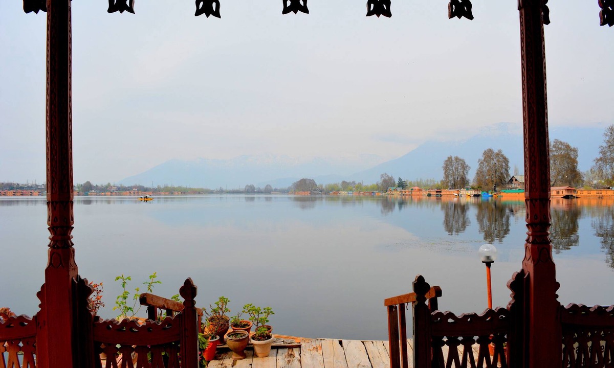 Nagin Bagh Boat Rental | Golden Flower Heritage Houseboat