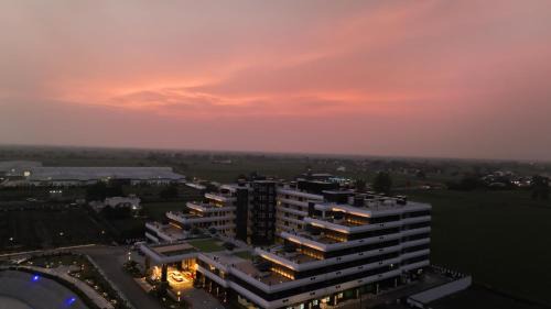Sanwer Hotel | Golden Yug by Sandesh Sharda