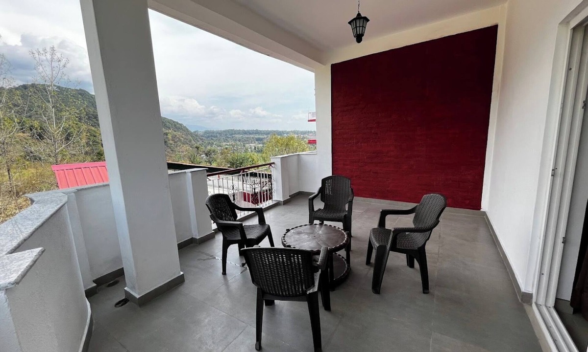Gopalpur Hotel | Goroomgo Bagora Heights Palampur