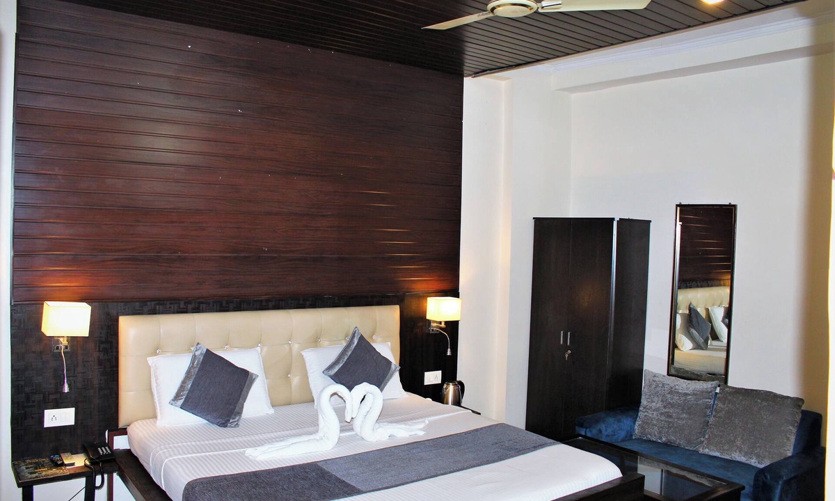 Bareilly Hotel | Goroomgo Krishna Residency Bareilly