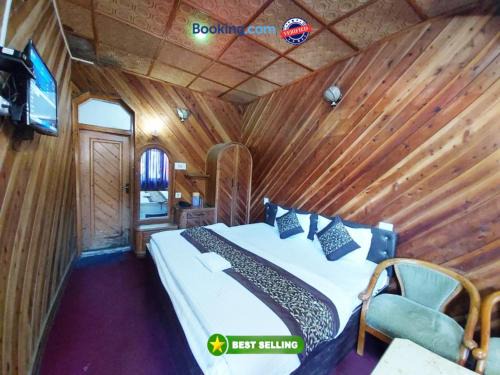 Nainital Hotel | Goroomo Hotel Lake View Mall Road Nainital - Prime Location - Best Selling Hotel
