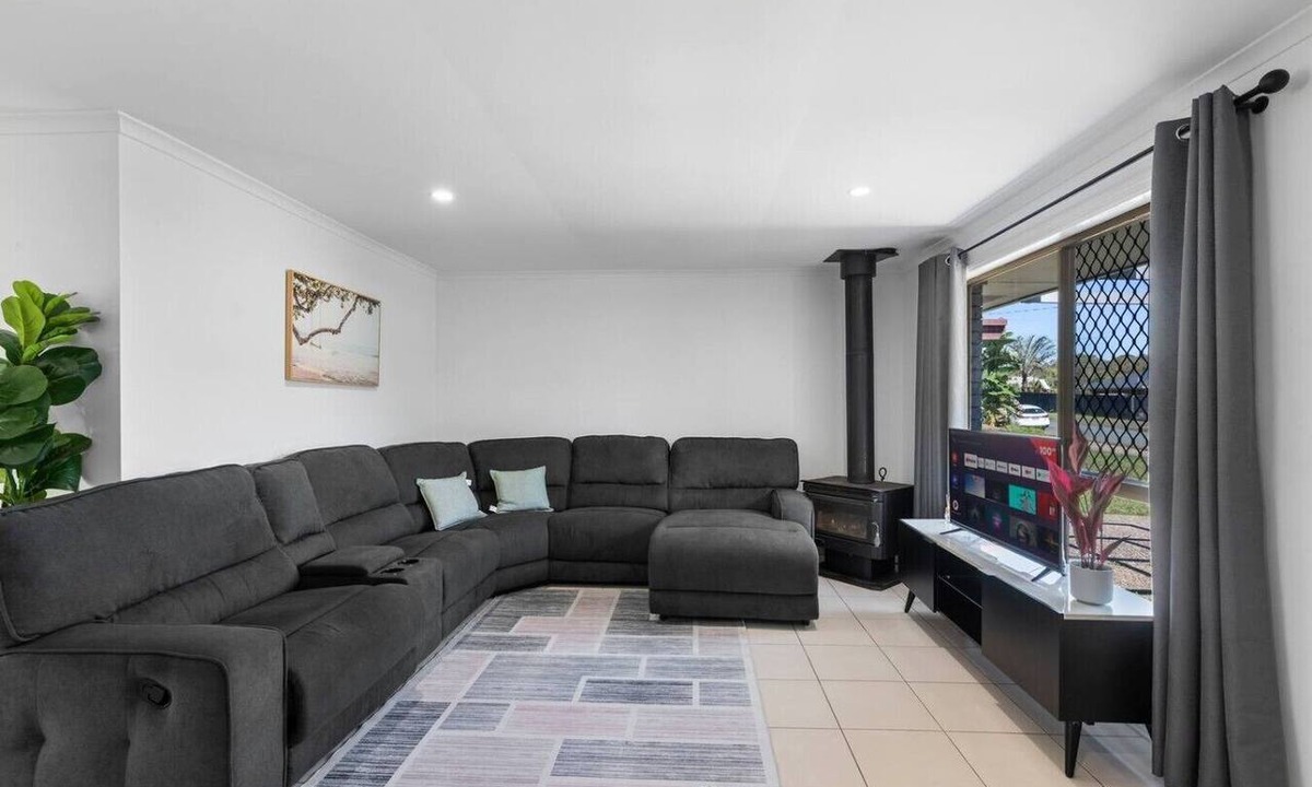 Capalaba House | Great Value Group Stay | Comfortable & Convenient
