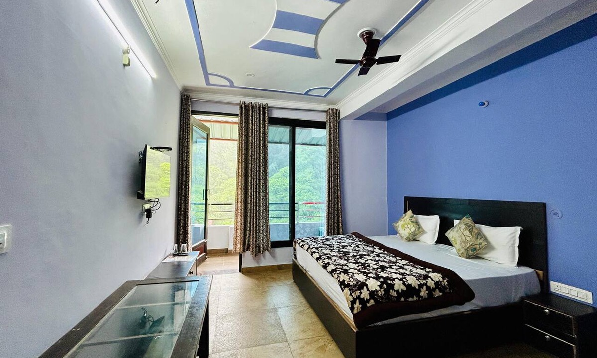 Lansdowne Hotel | Green Valley Hotel & Restaurant