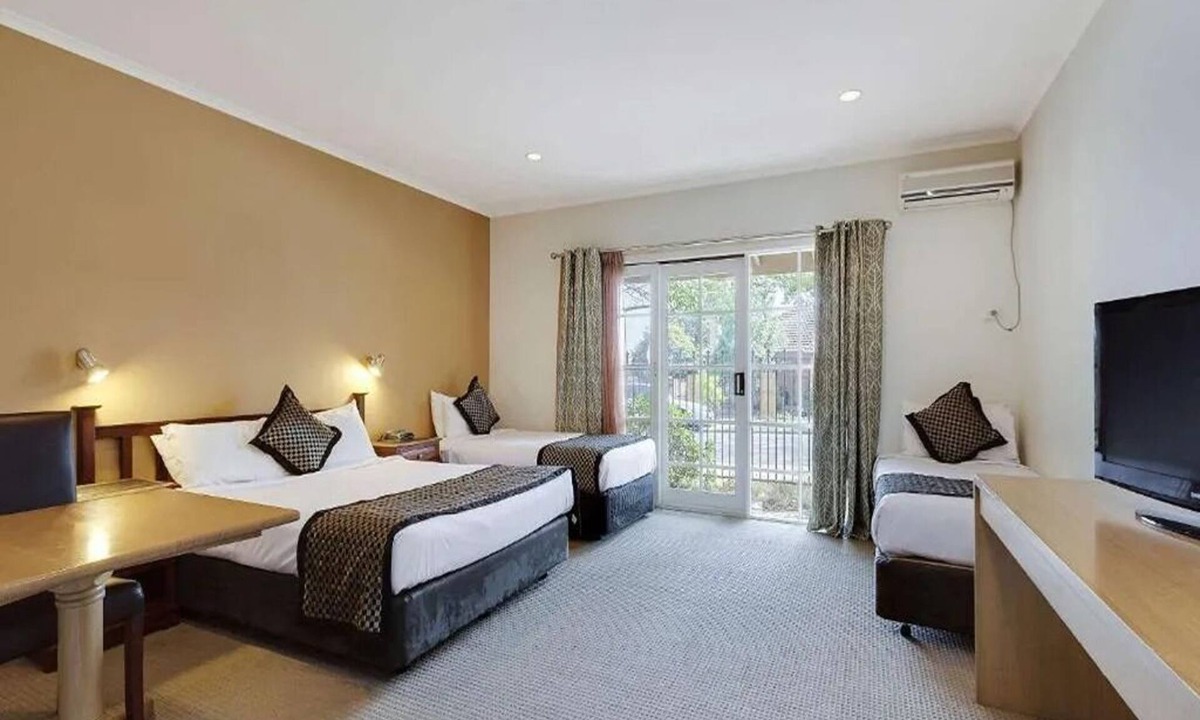 Macleod Hotel | Greensborough Motel