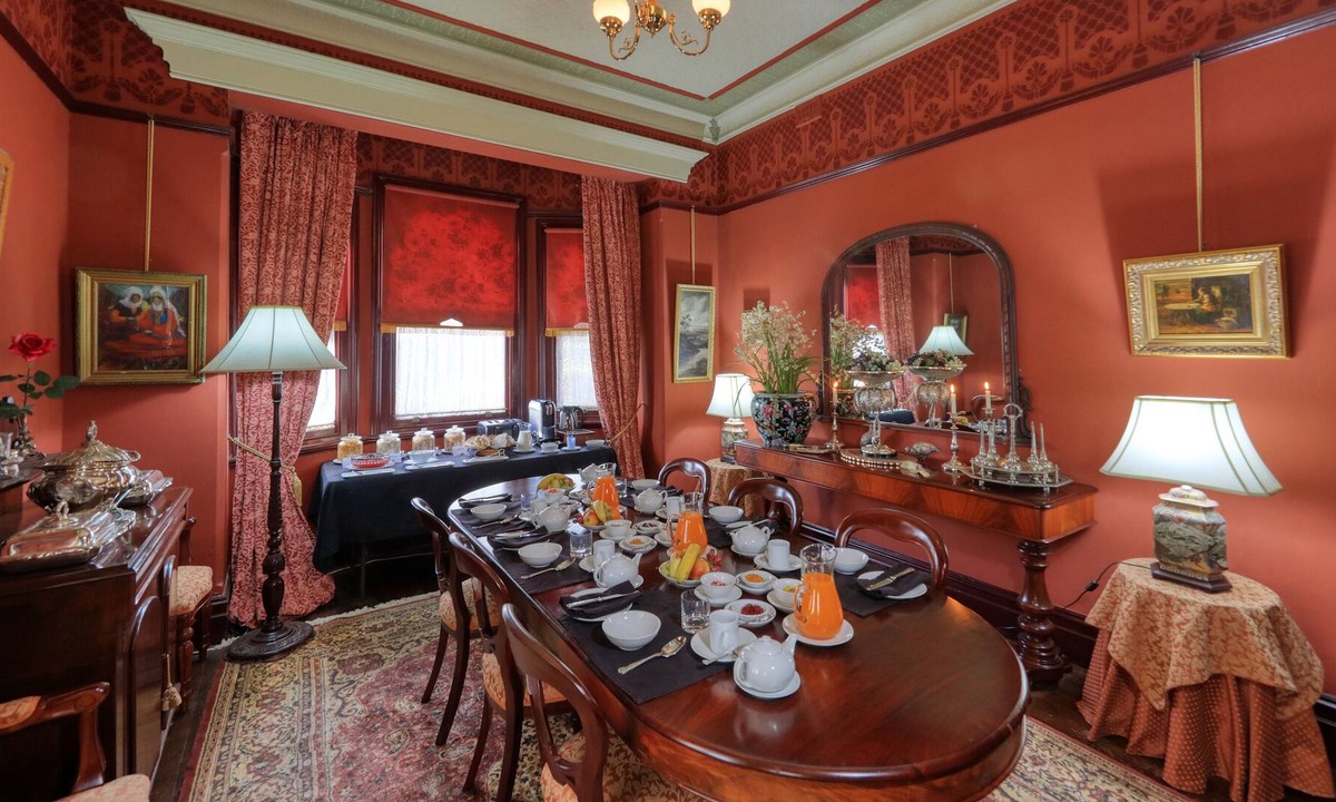 Grenfell Bed & Breakfast | Grenfell Hall B&B