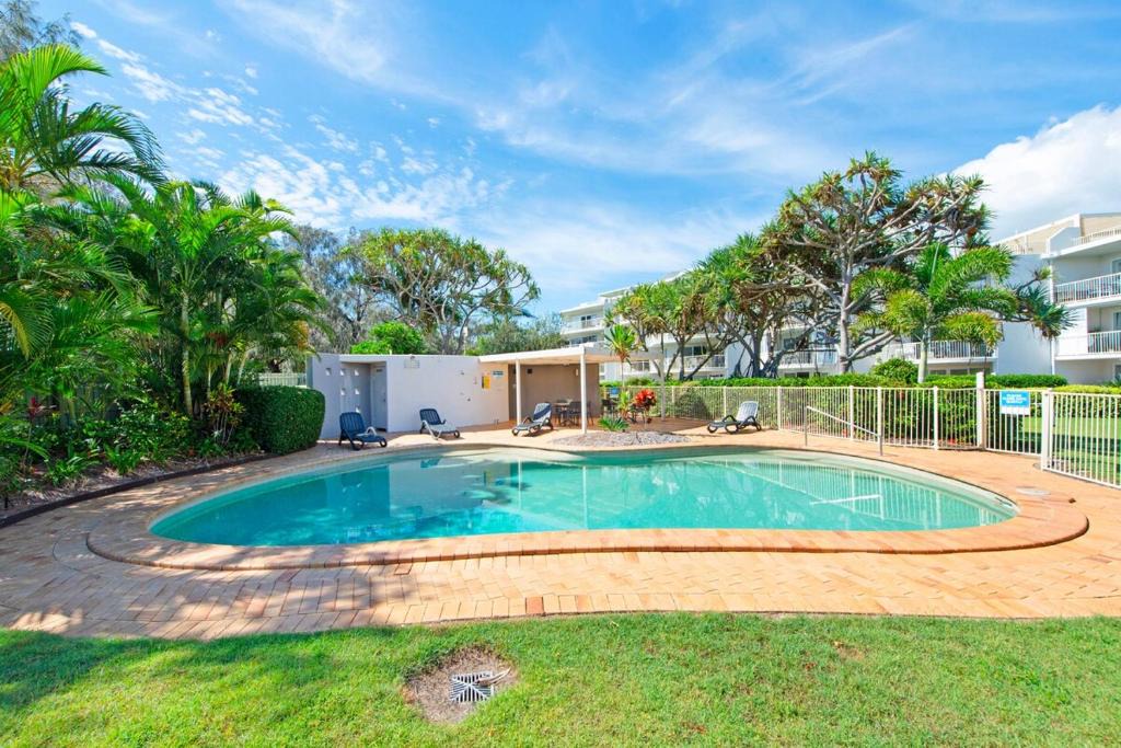 Buddina Apartment | Ground Floor Beachfront Escape, Pool Views,Surfside Resort