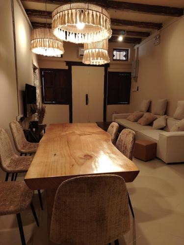 Historic George Town House | Hana House Georgetown 4BR Walkable to Penang Street Art