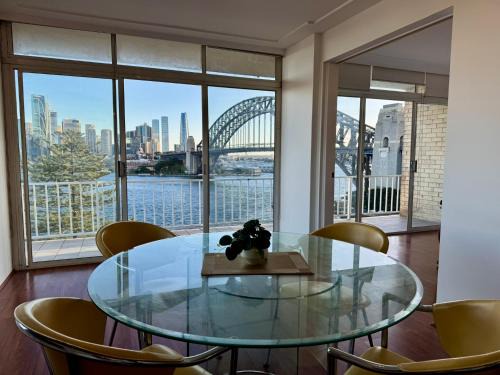 Kirribilli Apartment | Harbourfront Apartment w Opera House & Harbour Bridge
