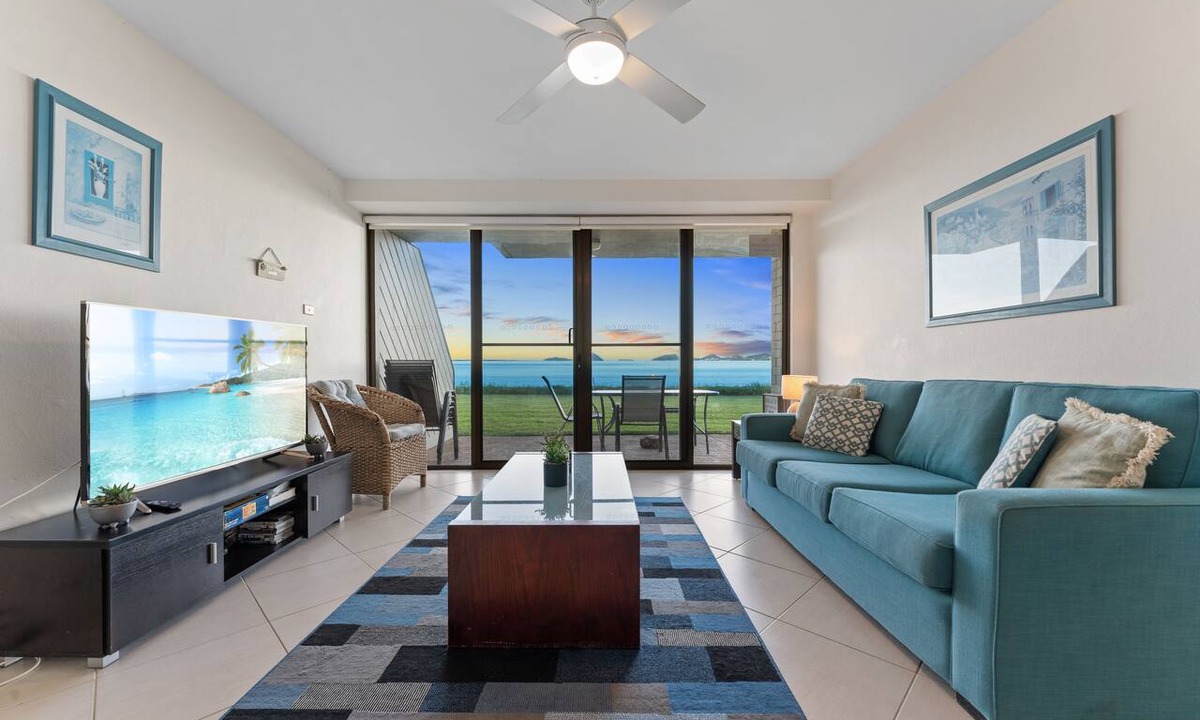 Soldiers Point Apartment | Harbourside, Unit 2/7 Soldiers Point Road - Absolute waterfront unit at Sunrise Beach