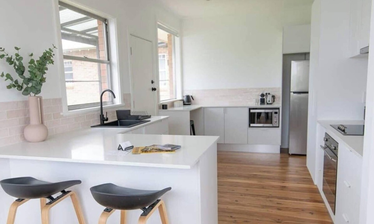 Bletchington House | Haven on Hill - Modern & Charming, Touch of Pink