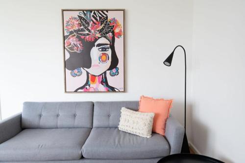 Bletchington House | Haven on Hill - Modern & Charming, Touch of Pink