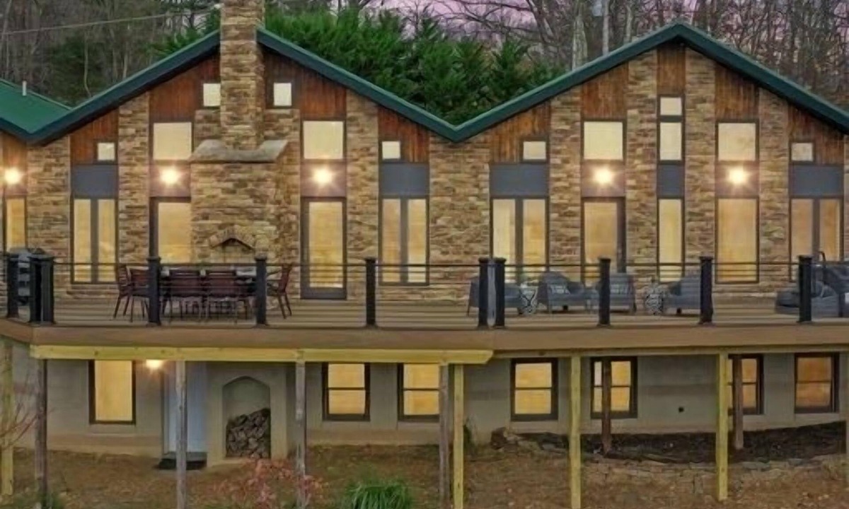 Berkeley Springs House | 🍁Heavenly SUNSET Fall Foliage VIEWS🌻Ultimate Family Getaway🍁Hot Tub🌻Campfires🍁