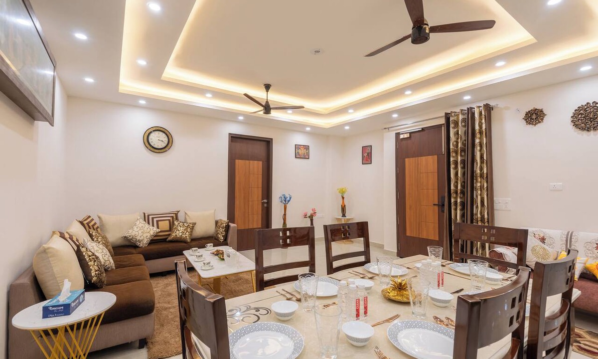 Naraina Apartment | Hello Sunshine - Premium 3 BHK Apartment with Elevator & Balcony View