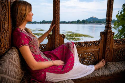 Dal Lake Hotel | Heritage Amina Group Of Houseboats
