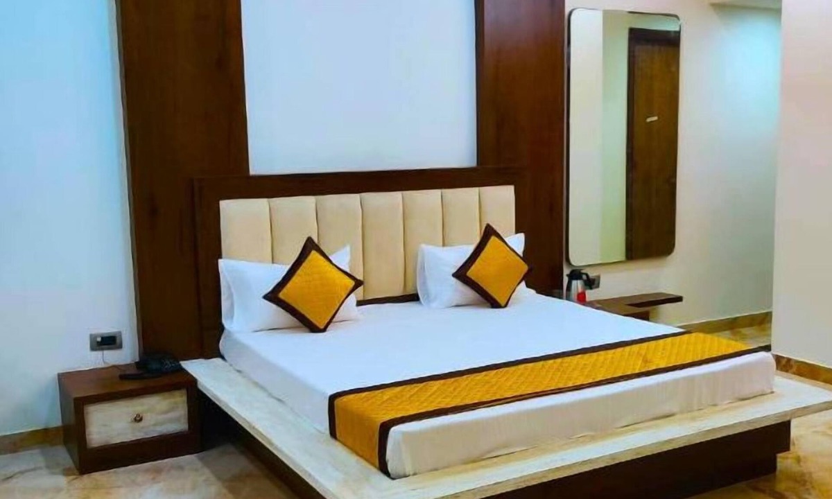Tonk Hotel | Highway in hotel