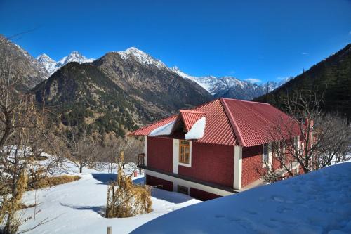 Bhatwari House | Himalaya Vista - 1km Uphill Hike from Main Road