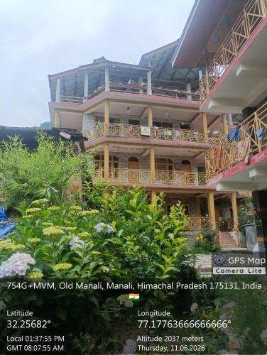 Old Manali House | Himalayan Heritage Homestay