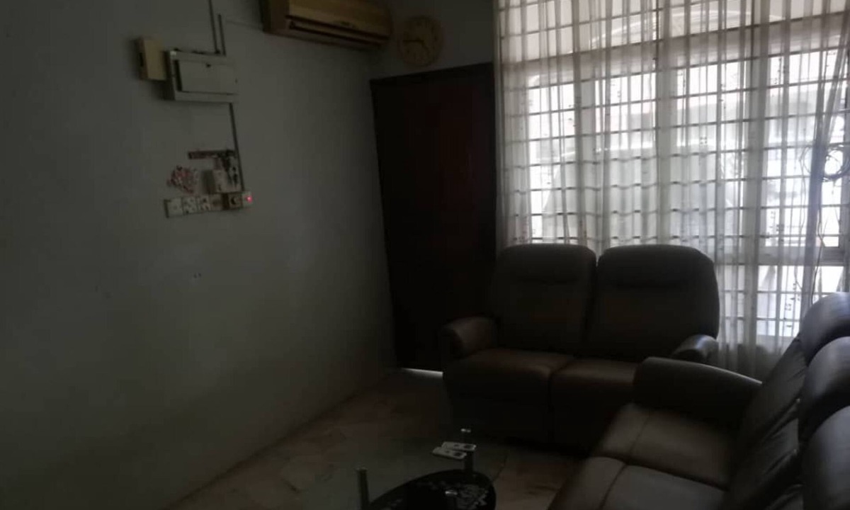 Taman Desa Cemerlang House | homestay ibunda johor bahru