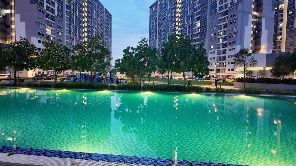Ijok Apartment | Homestay Puncak Alam With Swimming Pool Mus Lim