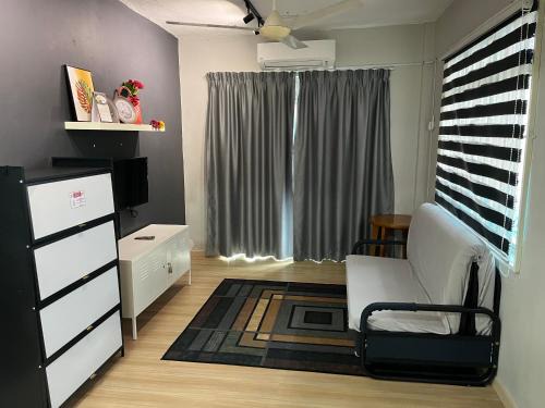 Tanjung Tanah Merah Apartment | Homestay WaDi 2 apartment with pool near beach