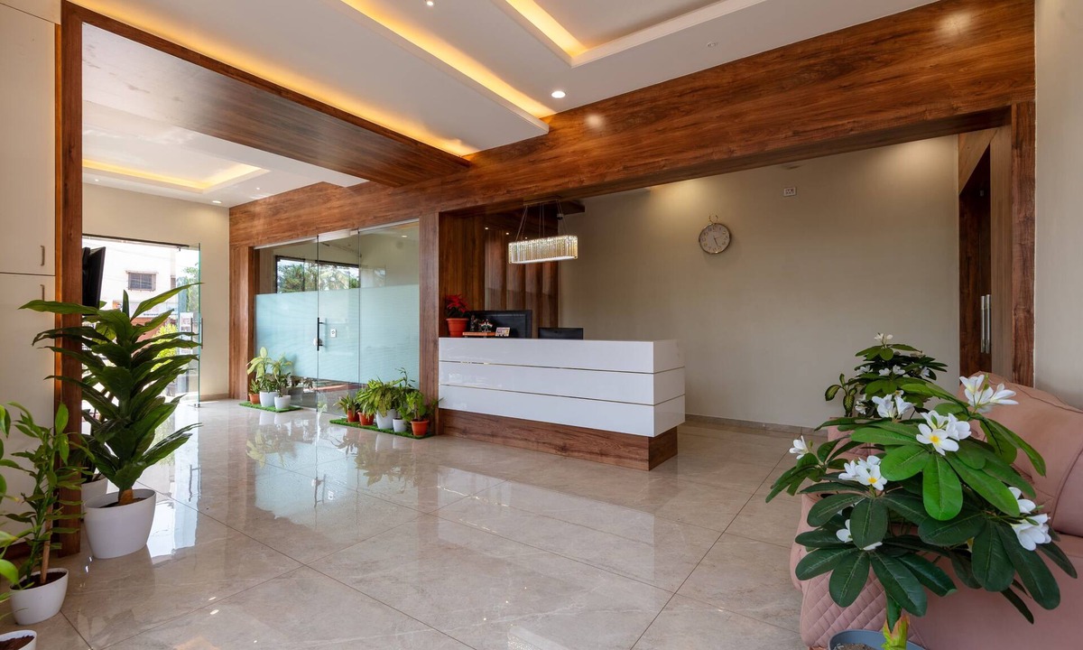 Devgad Hotel | Hotel Aaradhya Crown