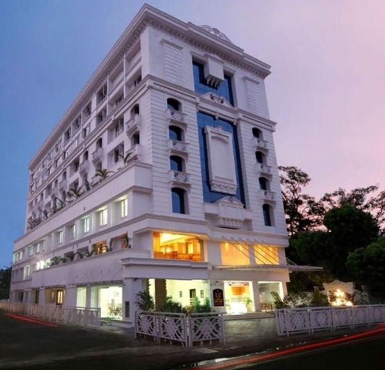 Nedumbassery Hotel | Hotel Airlink Castle