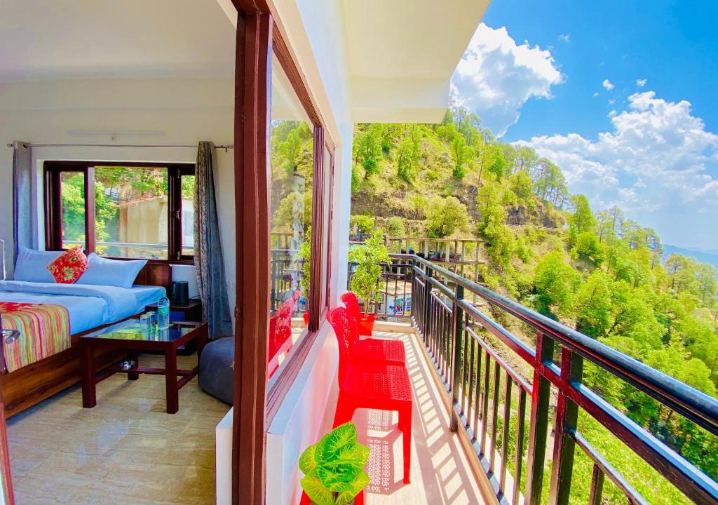 Shimla Hotel | Hotel AKS Residency with valley view on road with private parking